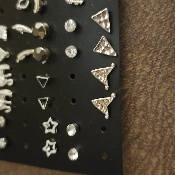 3/$20 VTG Set of Two Earring Stud Boho Princess Cards - Picture 5 of 8